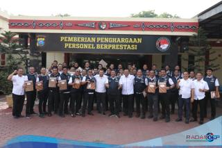 Ungkap Jaringan Internasional Hingga Pabrik Vaping Liquid Berbahaya, Personil Ditresnarkoba Diberi Penghargaan 